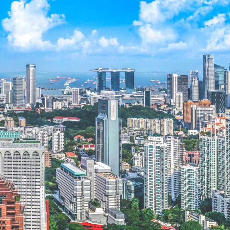 Parents evaluating schools in Netherlands